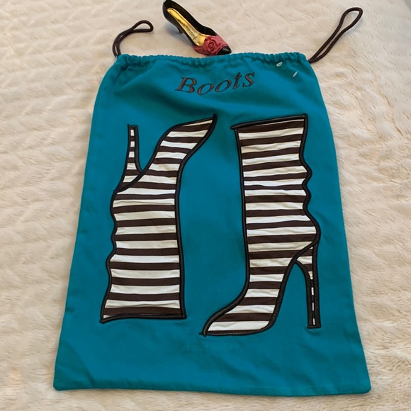 henri bendel Handbags - HENRI BENDEL turquoise “boots” travel bag /Gently used/ boots design on front
